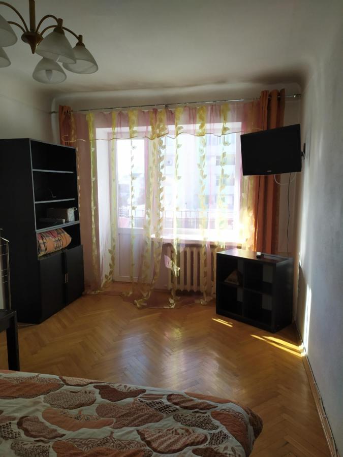 3- Х Комнатная Квартира В Центре Rivne Dış mekan fotoğraf